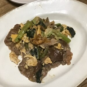 小松菜と牛肉と卵のめんつゆマヨネーズ炒め